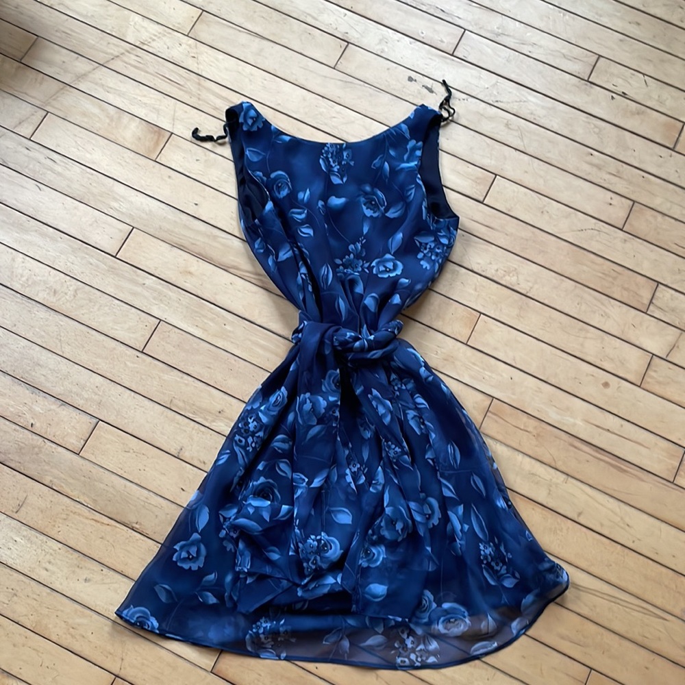 Dress - Picture 2 of 4